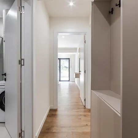 Appartamento Bright With Large Terrace & Free Parking By Pikhost Tirana